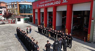 Düzce’de çocukların itfaiyeci olma hayali 23 Nisan’da gerçekleşti