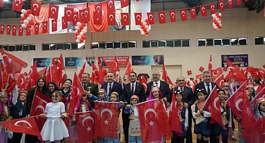 Edremit’te çocuklar bayramlarını kutladı