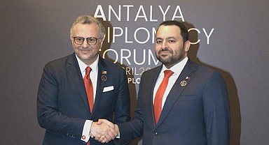 El-Khulaifi, Antalya Diplomasi Forumu'nun oturum aralarında yetkililerle görüştü