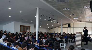 Esenyurt Belediyesi’nden öğrencilere sınav kaygısı ve motivasyon semineri