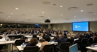 Fed’de derin görüş ayrılığı ve jeopolitik riskler piyasaları baskılıyor