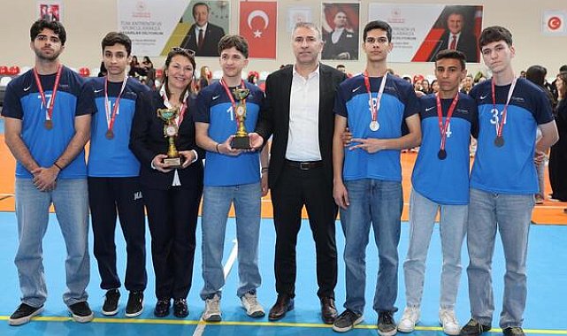 Hatay’da voleybol heyecanı kupa töreniyle noktalandı