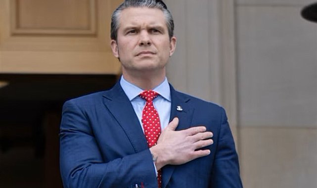 Hegseth: DDG 121 ve DDG 112 Hürmüz Boğazı'ndan geçti