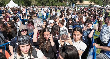 İZKİTAP 7'inci İzmir Kitap Fuarı ziyaretçilerini ağırladı