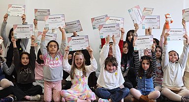 İzmir’de çocuklar kendi resimli kitaplarını hazırladı