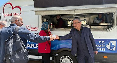 İzmit'te cuma namazı sonrası ikram 