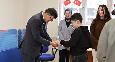 Kahveci, 2 Nisan Dünya Otizm Farkındalık Günü kapsamında öğrencilerle bir araya geldi