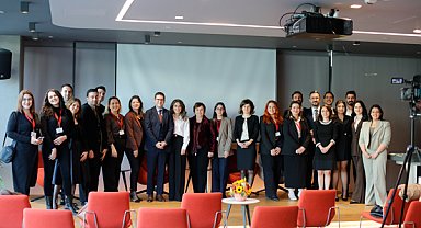 Kale Endüstri Holding ve KİAD iş birliğiyle “Dönüşen Dünyada Hukuk” paneli gerçekleşti