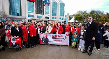 Kartal’da 23 Nisan kutlamaları çelenk sunma töreniyle başladı