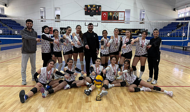Kayapınar Belediyesi kadın voleybol takımı il şampiyonu oldu