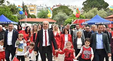 Kepez’de 23 Nisan kutlamaları kortejle kutlandı