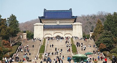 KMT Genel Başkanı Cheng, Sun Yat-sen Anıt Mezarı’nı ziyaret etti