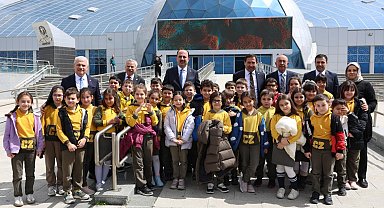 Konya’da yetkililer Bilim Merkezi'nde öğrencilerle buluştu