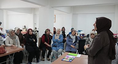 Kursiyerlere serviks ve meme kanseri farkındalık eğitimi verildi