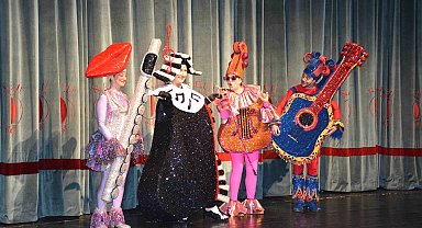 Lefkoşa Çocuk Tiyatrosu Şenliği Sesler Ülkesi ile başladı