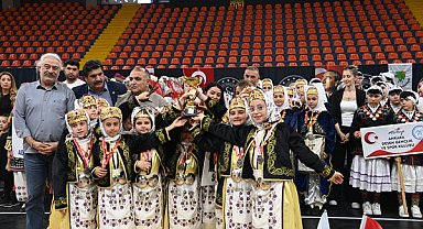 Mamak’ta halk oyunları yarışması düzenlendi