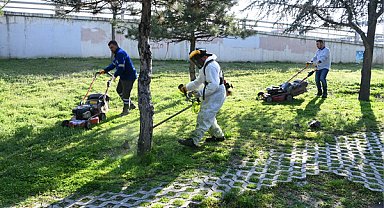 Mamak’ta park ve yeşil alanlarda bahar bakımı yapılıyor