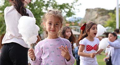 Marmaris’te 23 Nisan etkinlikleri kapsamında uçurtma şenliği düzenlendi