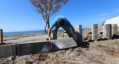 Menderes Gümüldür’de sahil yürüyüş yolu yenileniyor