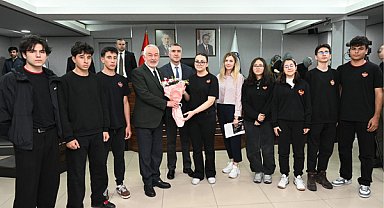 Öğrenciler belediye meclisine konuk oldu