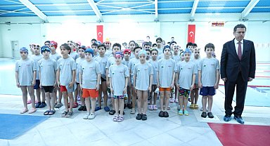 Osmangazi’de 23 Nisan’a özel yüzme şenliği düzenlendi