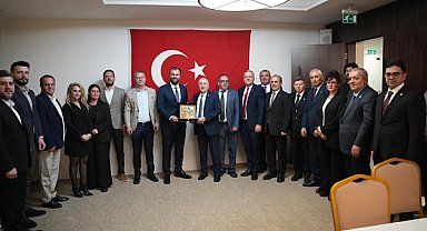 Özdağ Bursa’da Arnavut İş İnsanları Derneği’ni ziyaret etti