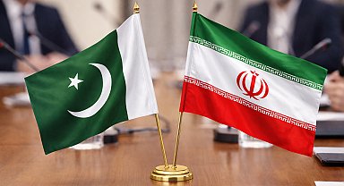 Pakistan Dışişleri Bakanı Dar ile İran Dışişleri Bakanı Arakçi görüştü