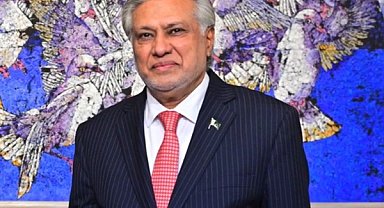 Pakistan Dışişleri Bakanı Dar ile Polonyalı mevkidaşı Sikorski telefonda görüştü