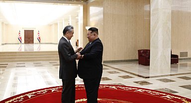 Pyongyang’da üst düzey temas: Kim Jong Un, Wang Yi’yi kabul etti