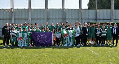 Şahinkayalı öğrencilerden Bursaspor’a şampiyonluk ziyareti