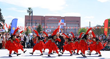 Samsun’da Türk Dünyası Çocuk Festivali kortejle başladı