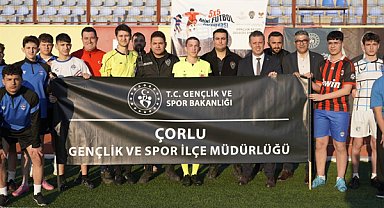 Sarıkurt, “Sokaklar Bizim 5x5 Futbol Turnuvası”nı ziyaret etti