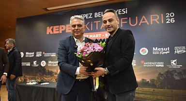 Ümit Uysal, Kepez Kitap Fuarı’nda okurlarla buluştu 