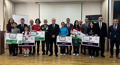 Vali Erol, ödül törenine katıldı