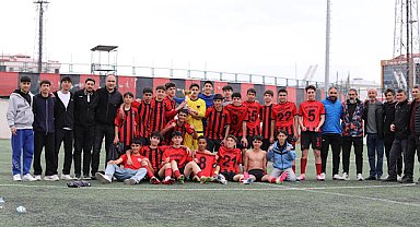 Van Büyükşehir Belediyespor U-15 Futbol Takımı, şampiyon oldu