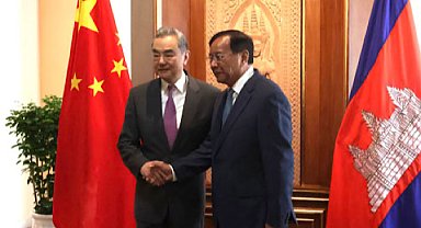 Wang Yi, Kamboçyalı mevkidaşıyla bir araya geldi
