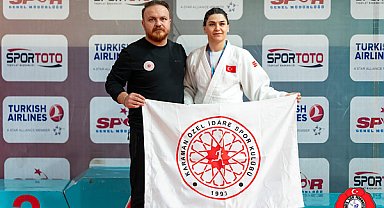 Zeynep Çelik, J2 60 kiloda Türkiye şampiyonu oldu