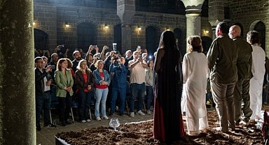 11.Amed Uluslararası Tiyatro Festivali izleyiciyle buluştu