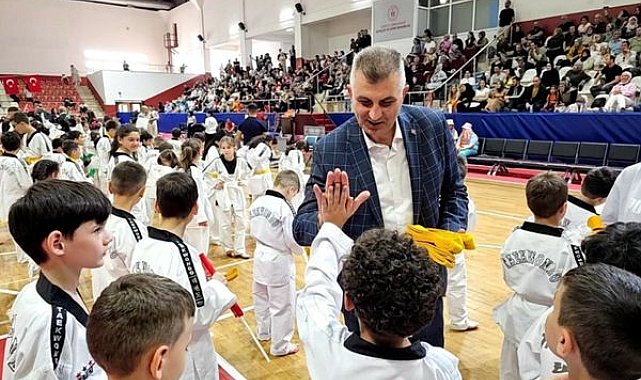 305 Gölcük Belediyespor Taekwondo sporcusu kuşak atladı