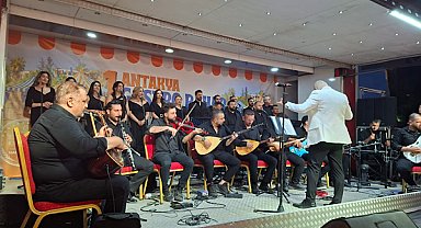 Antakya Yeniden Doğuş Korosu, Gastro Bahar Festivali’nde sahne aldı