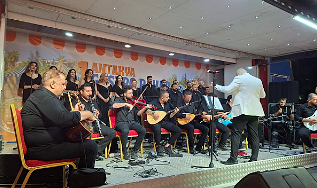 Antakya Yeniden Doğuş Korosu, Gastro Bahar Festivali’nde sahne aldı