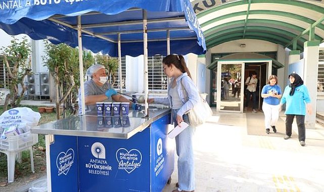 Antalya’da öğrencilere final haftasında sıcak çorba ikramı