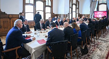 Bakan Ersoy: Turizmde yaz sezonu ve finansman masaya yatırıldı