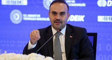 Bakan Kacır gençlerle bir araya geldi 