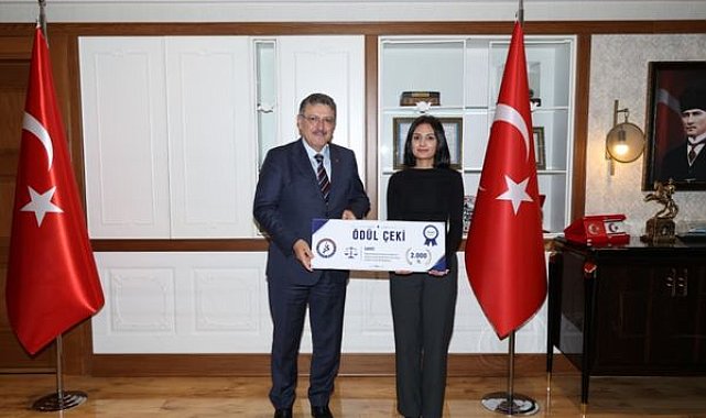 Başkan Genç, Yargı simülasyonunda başarılı öğrencileri ödüllendirdi