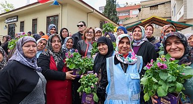 Başkan Şahin 25 Aralık Mahallesi’nde vatandaşlarla bayramlaştı