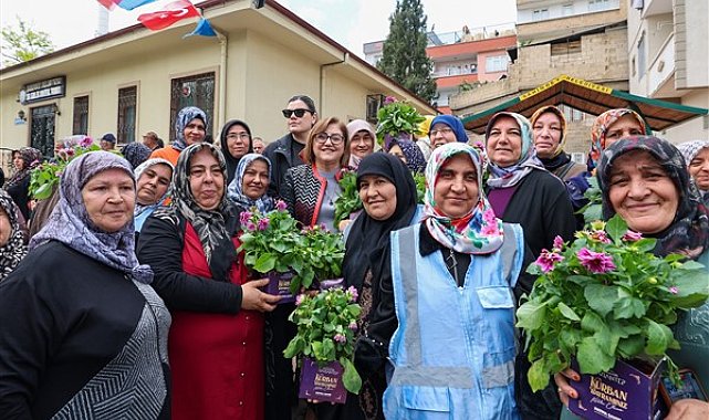Başkan Şahin 25 Aralık Mahallesi’nde vatandaşlarla bayramlaştı