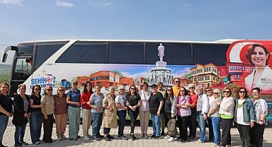 Başkan Ünlüce, kadınları tarih yolculuğuna uğurladı