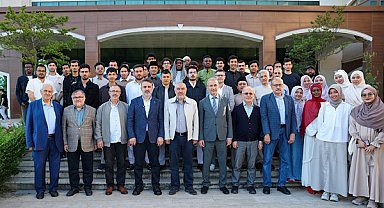 Başkan Vekili Biba, bayram sabahı uluslararası öğrencilerle buluştu