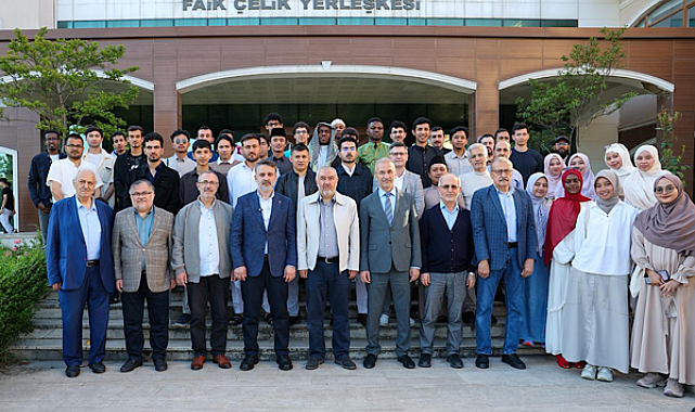 Başkan Vekili Biba, bayram sabahı uluslararası öğrencilerle buluştu